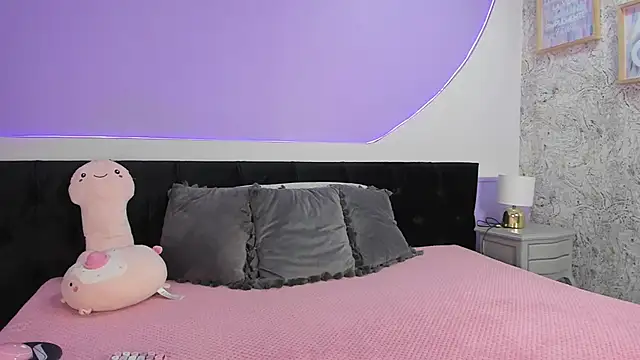 Julieta Cortes   online show from 10/28/25, 12:04