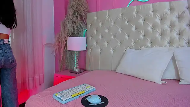 Julieta Cortes   online show from 03/28/26, 11:55