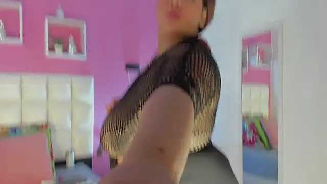 Snapshot of Alanna_hot3 chatting on 06/08/26, 01:22 Alanna hot3 online show from 06/08/26, 01:22