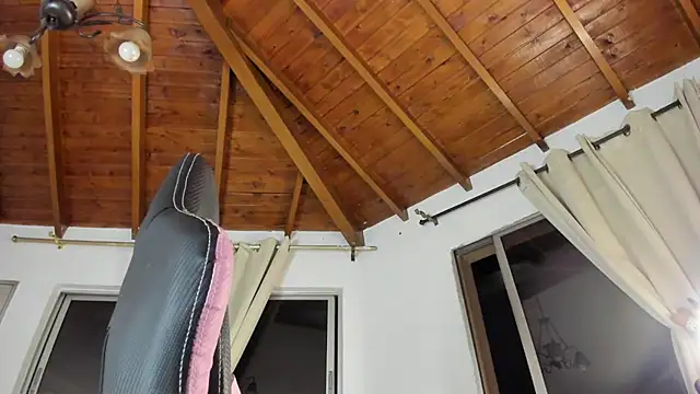 IsaFontanna online show from 11/26/25, 03:17