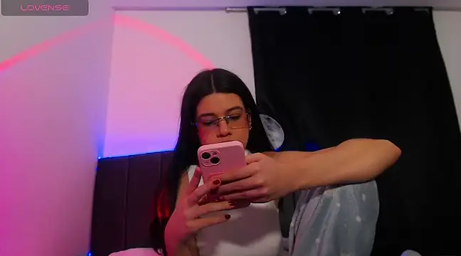 Snapshot of ily_bea chatting on 12/19/24, 10:32 ily bea online show from 12/19/24, 10:32