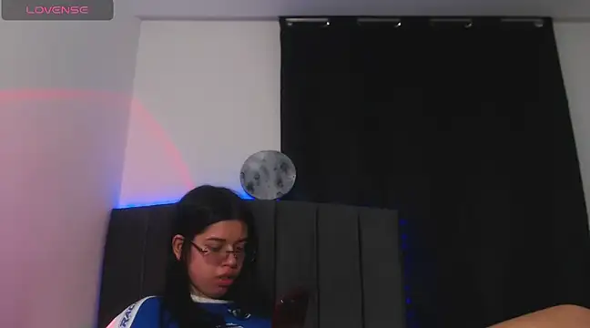 Snapshot of ily_bea chatting on 01/13/25, 02:18 ily bea online show from 01/13/25, 02:18