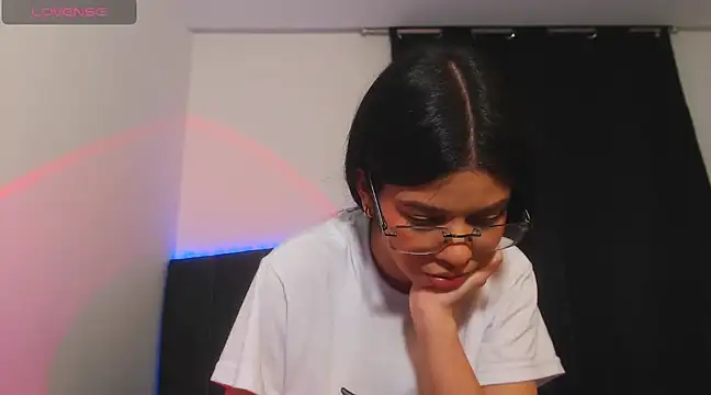 Snapshot of ily_bea chatting on 01/20/25, 12:57 ily bea online show from 01/20/25, 12:57