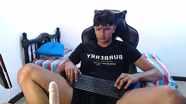 alex 245711 online show from 11/20/25, 07:36