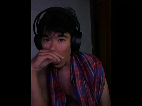 cloudyth1994 online show from 12/19/25, 11:51