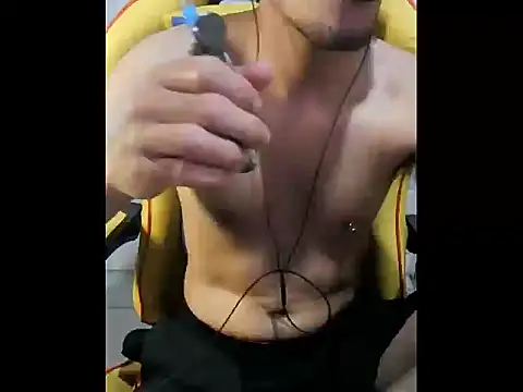 cloudyth1994 online show from 02/05/25, 06:37