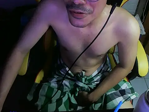 cloudyth1994 online show from 10/16/25, 10:12