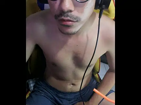 cloudyth1994 online show from 11/06/25, 07:29