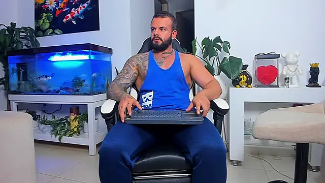 Snapshot of Johnnygrayson1 chatting on 10/24/25, 12:20 Johnnygrayson1 online show from 10/24/25, 12:20