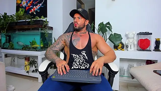 Snapshot of Johnnygrayson1 chatting on 11/11/25, 11:53 Johnnygrayson1 online show from 11/11/25, 11:53