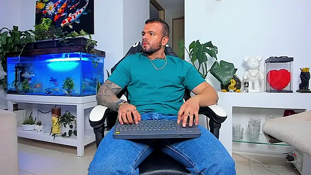 Snapshot of Johnnygrayson1 chatting on 11/09/25, 12:47 Johnnygrayson1 online show from 11/09/25, 12:47