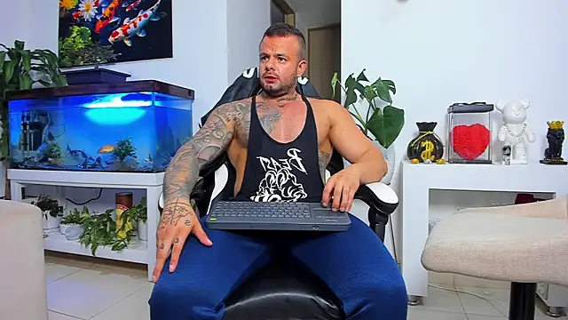 Snapshot of Johnnygrayson1 chatting on 11/01/25, 12:28 Johnnygrayson1 online show from 11/01/25, 12:28