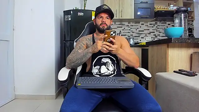 Snapshot of Johnnygrayson1 chatting on 11/30/25, 12:33 Johnnygrayson1 online show from 11/30/25, 12:33