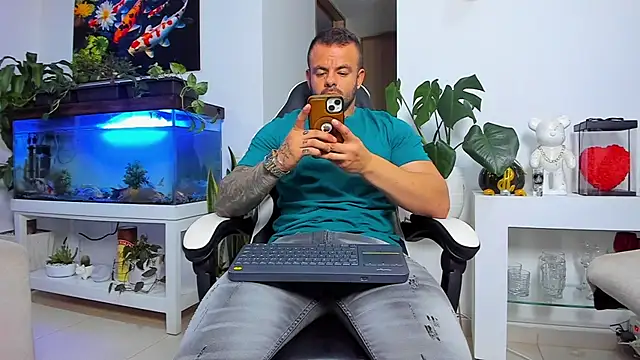 Snapshot of Johnnygrayson1 chatting on 11/02/25, 02:05 Johnnygrayson1 online show from 11/02/25, 02:05