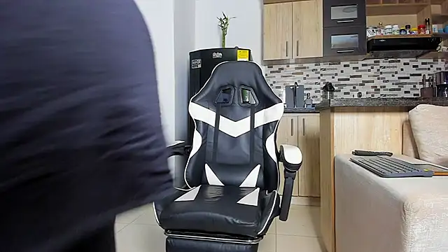 Snapshot of Johnnygrayson1 chatting on 11/21/25, 11:04 Johnnygrayson1 online show from 11/21/25, 11:04