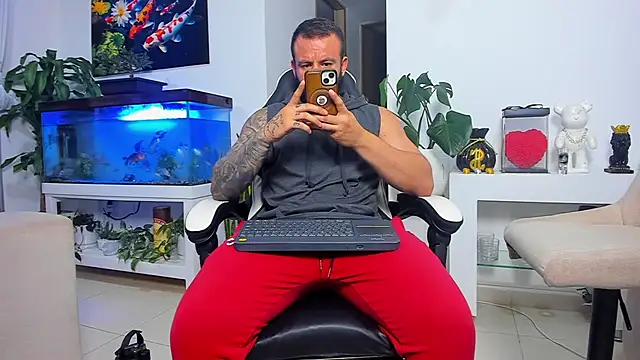 Snapshot of Johnnygrayson1 chatting on 10/23/25, 12:20 Johnnygrayson1 online show from 10/23/25, 12:20