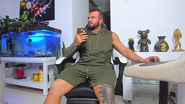 Snapshot of Johnnygrayson1 chatting on 12/20/25, 12:13 Johnnygrayson1 online show from 12/20/25, 12:13