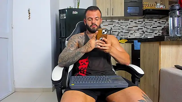 Snapshot of Johnnygrayson1 chatting on 11/28/25, 12:44 Johnnygrayson1 online show from 11/28/25, 12:44