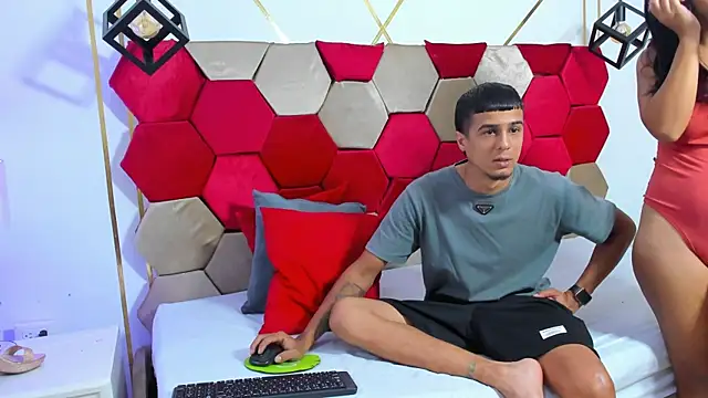 Snapshot of Mila_Gus chatting on 03/07/25, 08:44 Mila Gus online show from 03/07/25, 08:44