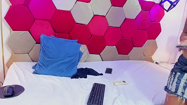 Snapshot of Mila_Gus chatting on 01/24/25, 11:34 Mila Gus online show from 01/24/25, 11:34