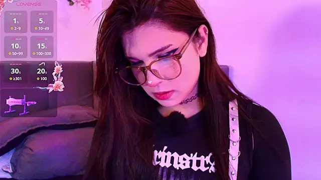 Snapshot of Yuri_Stars chatting on 02/15/26, 01:32 Yuri Stars online show from 02/15/26, 01:32