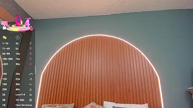 Snapshot of NayeCloud chatting on 12/22/25, 03:39 NayeCloud online show from 12/22/25, 03:39