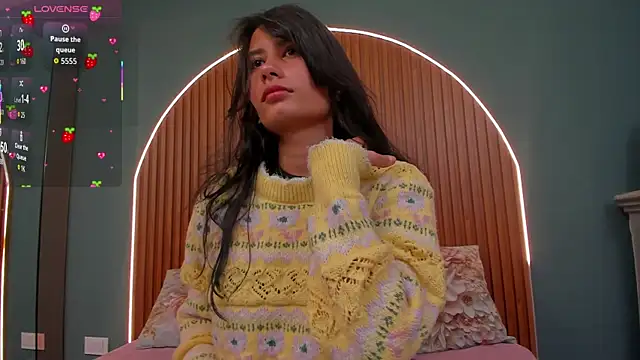 NayeCloud online show from 11/28/25, 03:39