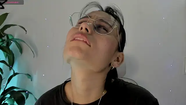 NayeCloud online show from 04/17/26, 02:20