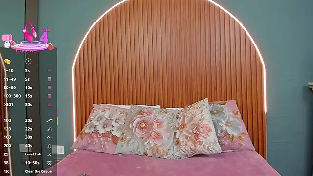 NayeCloud online show from 12/19/25, 03:43