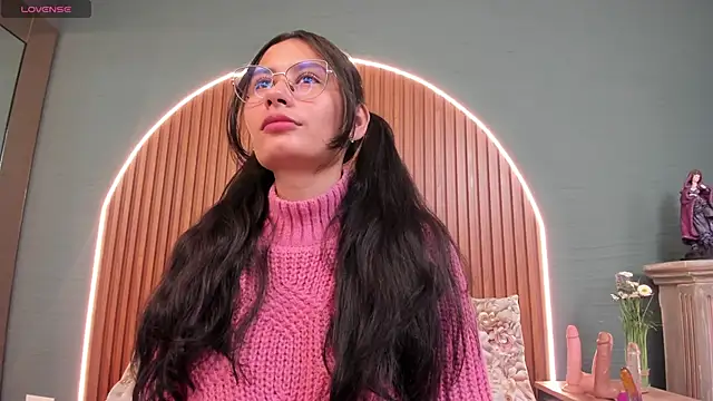 NayeCloud online show from 10/18/25, 01:18