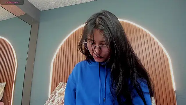 NayeCloud online show from 11/20/25, 03:40