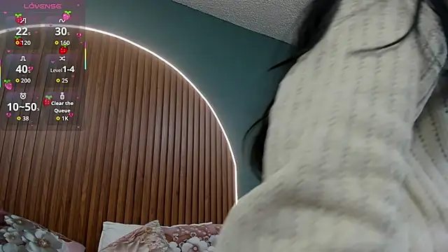 NayeCloud online show from 11/15/25, 03:54