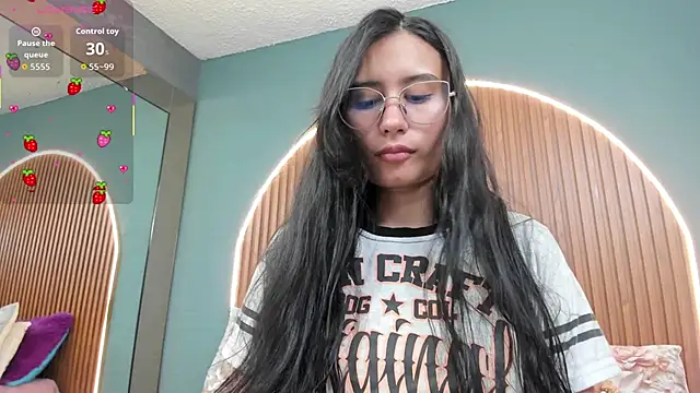 NayeCloud online show from 10/19/25, 03:42