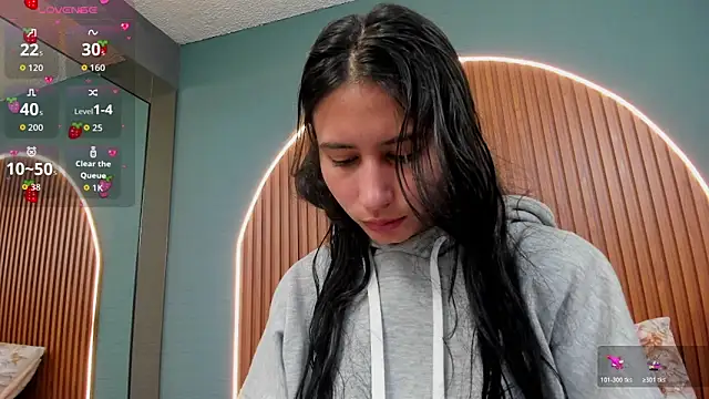 NayeCloud online show from 10/29/25, 03:27