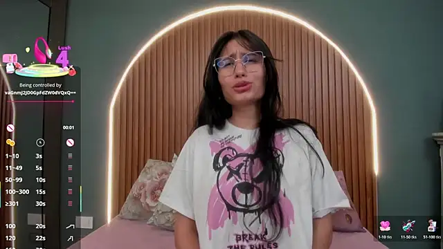 Snapshot of NayeCloud chatting on 12/23/25, 03:39 NayeCloud online show from 12/23/25, 03:39