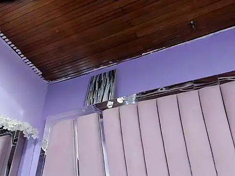 Sasha Petitte online show from 12/17/25, 03:44