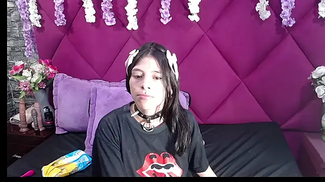 Snapshot of Sasha_Petitte chatting on 03/03/25, 03:27 Sasha Petitte online show from 03/03/25, 03:27