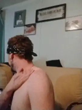 Snapshot of dadyyD95 chatting on 03/27/26, 06:00 dadyyD95 online show from 03/27/26, 06:00