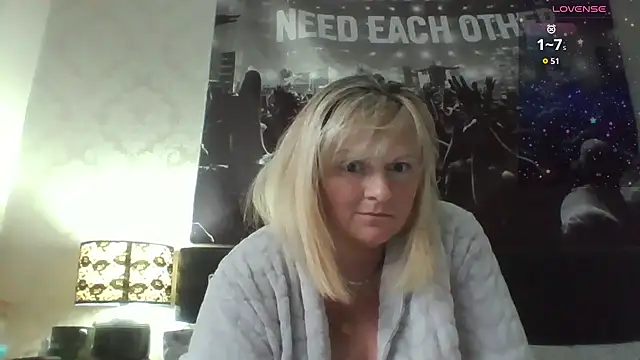 Snapshot of chloefeel chatting on 06/16/26, 07:03 chloefeel online show from 06/16/26, 07:03