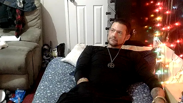 Snapshot of TheOneYouLove69 chatting on 01/15/26, 08:45 TheOneYouLove69 online show from 01/15/26, 08:45