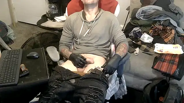 Snapshot of TheOneYouLove69 chatting on 02/04/26, 08:59 TheOneYouLove69 online show from 02/04/26, 08:59