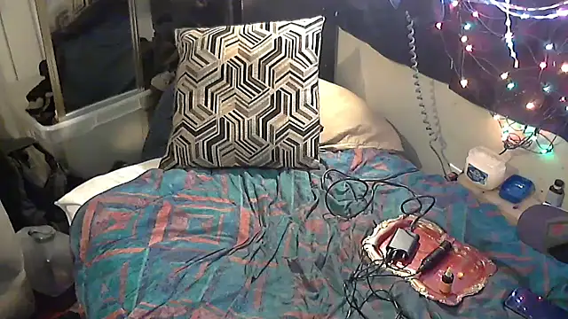 Snapshot of TheOneYouLove69 chatting on 02/18/26, 09:00 TheOneYouLove69 online show from 02/18/26, 09:00