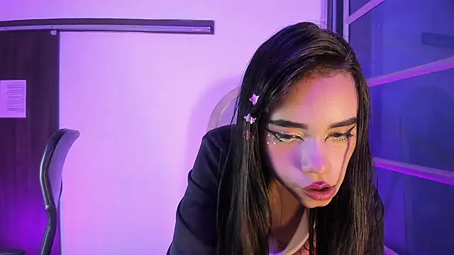 Jasmin Skinny online show from 10/19/25, 03:42