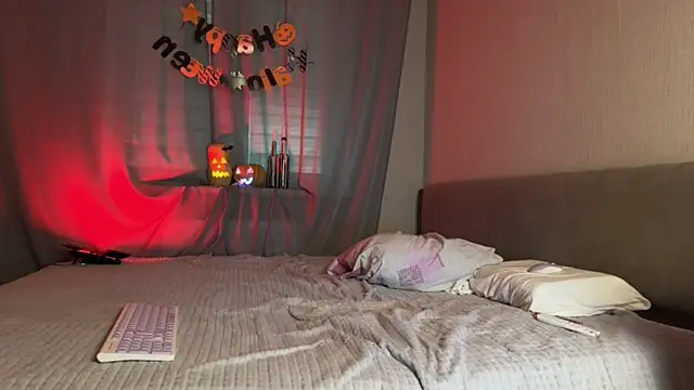 weshycouple online show from 10/31/25, 07:21