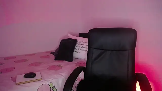 NewAgatha Bolton online show from 04/15/26, 08:42