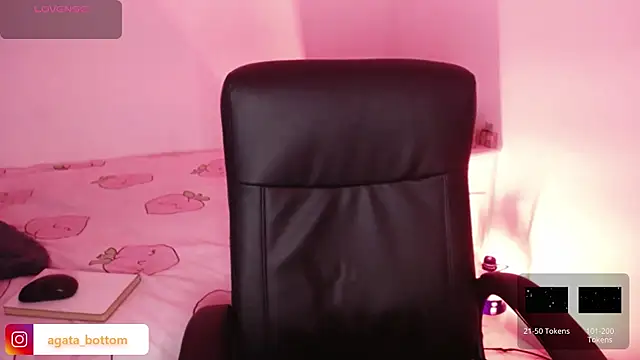 NewAgatha Bolton online show from 04/13/26, 08:24