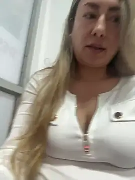 xLadyScarlettx online show from 02/15/25, 10:10