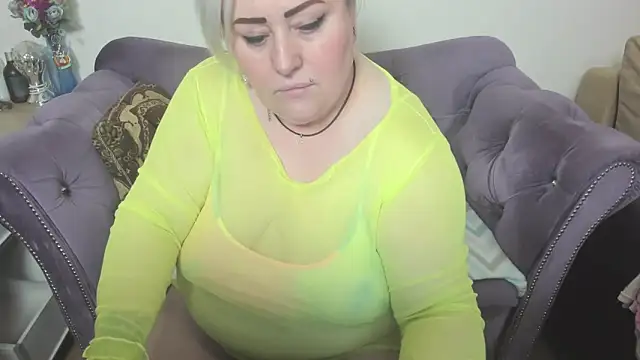 Snapshot of fashiona chatting on 02/15/26, 01:06 fashiona online show from 02/15/26, 01:06