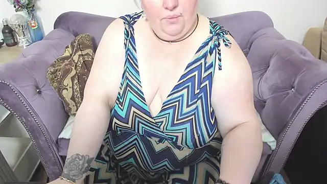 Snapshot of fashiona chatting on 02/24/26, 09:21 fashiona online show from 02/24/26, 09:21