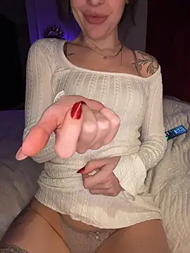 RubyLunaa online show from 12/15/25, 07:52